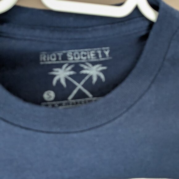 *3/$10* Riot Society Jaws Movie Tee Navy Blue Size Small - Picture 4 of 4